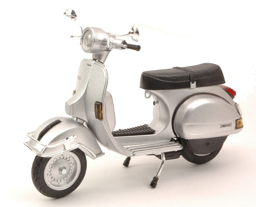 Vespa P 200 E 1978 Silver – New Ray 1:12