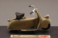 Vespa MP5 Paperino 1945 Beige – Maisto 1:18