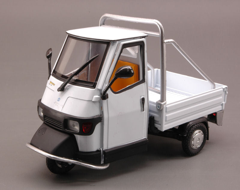 Ape Piaggio Cross 50 White – New Ray 1:18