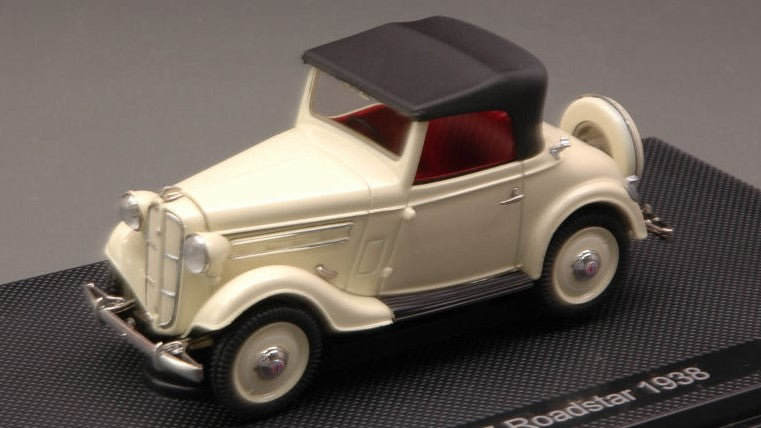 Datsun 17 Roadstar 1938 Cream – Ebbro 1:43