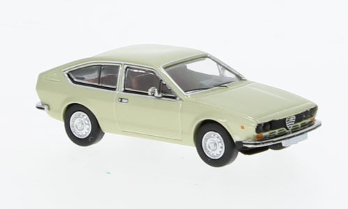 Alfa Romeo Alfetta GT 1974 Light Met.green – Premium Classixxs 1:87