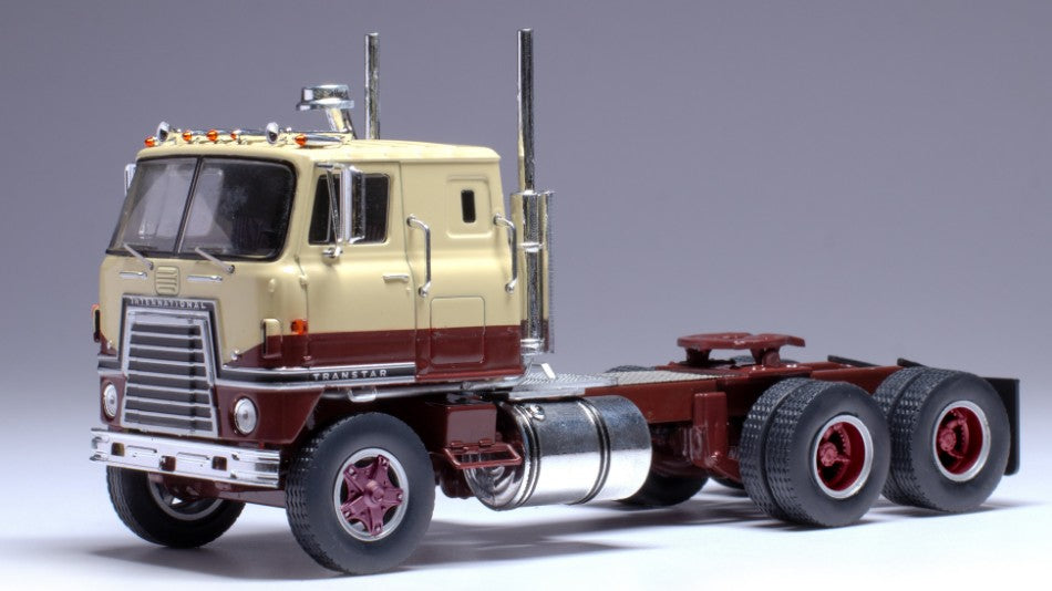 International Transtar Coe 1965 Beige/brown – Ixo Model 1:43