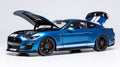 Ford Mustang Shelby GT 500 2022 blu/bianco 1:18 – Ixo Model