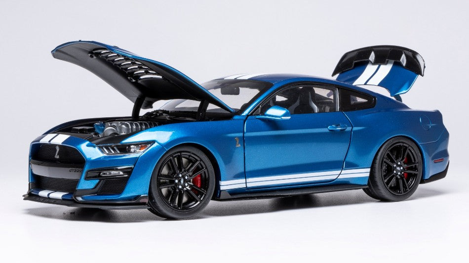 Ford Mustang Shelby GT 500 2022 blu/bianco 1:18 – Ixo Model